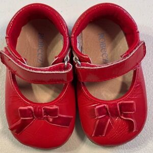 Robeez Red Leather Baby Shoes in box 9-12 Months Bow Accent Mary Jane Girls EUC